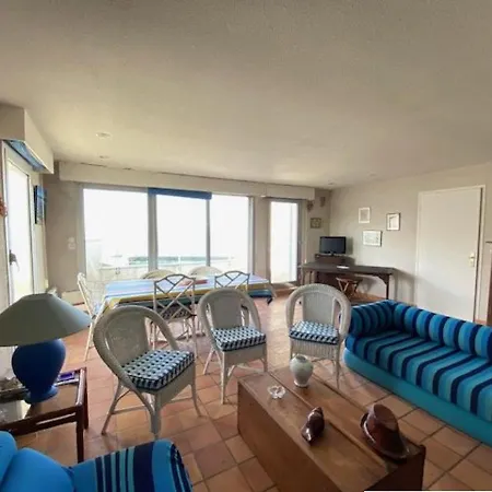 Apartment Spacieux Avec Terrasses Et Parking A - Fr-1-494-73 Royan